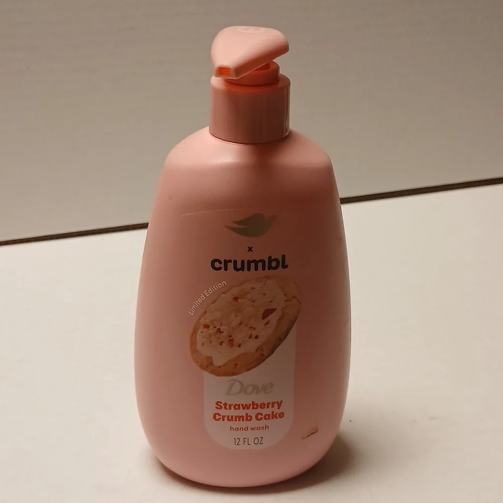 Dove Crumbl Strawberry Crumb Cake Hand Wash NWT - Picture 6 of 6